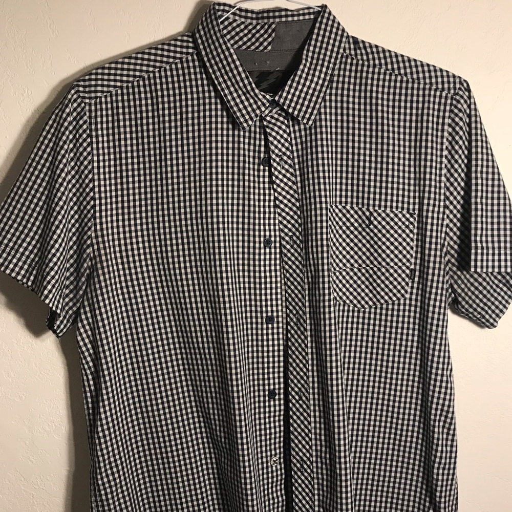 Men’s Short Sleeve Button Down Size L